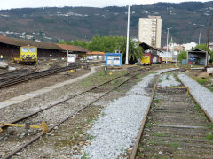 
East end of Regua Station with interlaced metre and broad gauge trackwork, April 2012